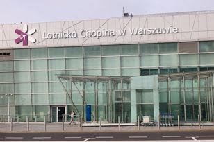 Zatrzymano 44-latka z czerwoną notą Interpolu na Lotnisku Chopina