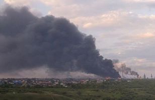 Ukraińcy podpalili rafinerię w Syzraniu i uderzyli w tankowce floty cieni