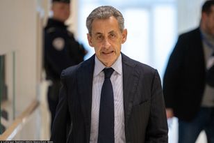 Pierwszy taki przypadek we Francji. Sarkozy z opaską na nodze