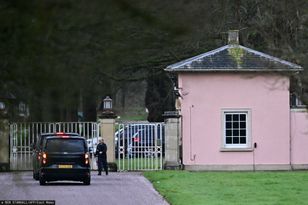 Nieoznakowane auta w Royal Lodge. To nie koniec sprawy Andrzeja