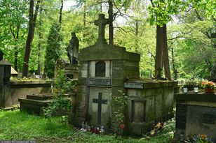 Zniszczono grób Heleny Modrzejewskiej. Kolejny incydent na Rakowickim