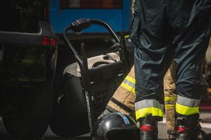 Karambol w Bełchatowie. Dwa autobusy i kilka samochodów