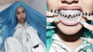 12-letnia North West w niebieskich włosach świeci grillem na zębach. "SMUTNE. To przecież jeszcze dziecko" (FOTO)