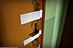 Dramatyczne odkrycie policji. Zwłoki mężczyzn w mieszkaniu
