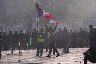 Francja pogrążona w protestach. Demonstranci wtargnęli do merostwa