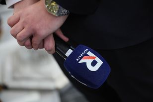 Niefortunny wypadek na antenie TV Republika. Poseł zaczął się śmiać