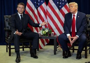Francja odpowiada na zarzuty Trumpa. W tle przeloty samolotów z USA
