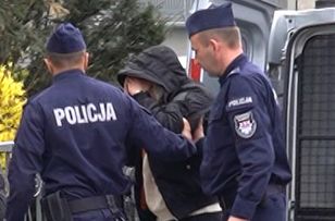 Strzelec z Bystrzycy Kłodzkiej aresztowany. Tłum ludzi pod sądem