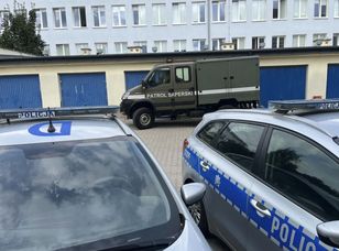 Odkryła arsenał pradziadka w garażu. Amunicję i granat przyniosła policjantom
