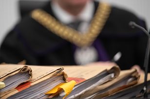Skrępował i skatował własnego ojca. 42-latek przed sądem w Gdańsku