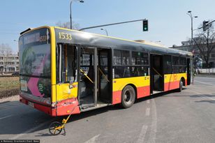 Wypadek z udziałem tramwaju w Warszawie. Są ranni