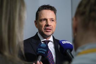 Chmielna znów pełna aut. Trzaskowski poirytowany. "O co tu chodzi?"