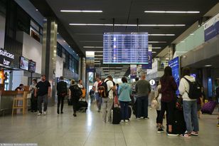Spóźniła się na odprawę. Mandat za próbę wejścia na płytę