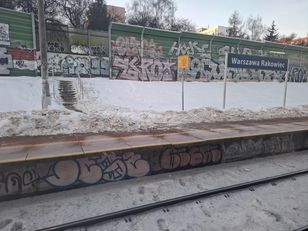 Tragedia na torach w Warszawie. Poważne utrudnienia dla pasażerów