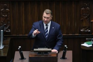 Dowiedzieli się z TV, że afera dotyczy ich ojca. Czarnek ujawnił dane