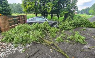 Superkomórki nad Wielkopolską. Zerwane dachy, setki zgłoszeń