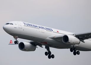 Gęsty dym i płomienie. Ewakuacja pasażerów Turkish na lotnisku