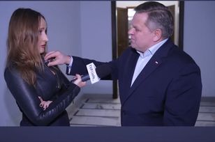 Senator PiS chwycił za mikrofon przy kurtce Justyny Dobrosz-Oracz. Teraz ma przeprosić