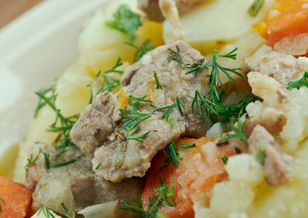 Skutecznie rozgrzewa i syci. Przepis na gulasz Bismarcka mam od sąsiadki z Niemiec