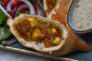 Indyjskie pierogi z aromatycznym farszem. Cudownie chrupią i jeszcze lepiej smakują