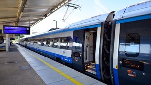 PKP Intercity szuka rąk do pracy. Tyle średnio płaci maszynistom