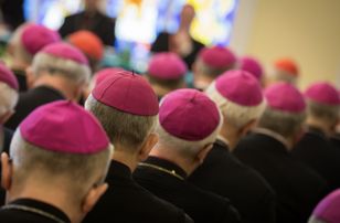Episkopat krytykuje MEN: domagają się przywrócenia lekcji religii i odrzucenia edukacji zdrowotnej