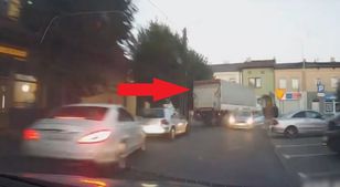Ciężarówka z żrącą substancją uciekała przed KAS — kierowca zbiegł do lasu