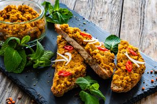 Ekspresowa pasta kanapkowa. Aż po brzegi napakowana białkiem i błonnikiem