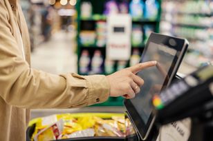 Takie zachowanie klienta to kradzież. Lidl i Biedronka ostrzegają