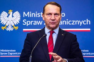 Sikorski ostro. "Mamy w trybunale cyngla Zbigniewa Ziobry"