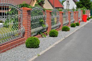 Rewolucja w prawie budowlanym 2026: Nowe zasady dla ogrodzeń, bram i fotowoltaiki!