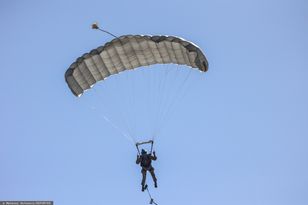 Wypadek spadochroniarza w Gliwicach — wylądował na betonie