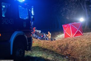 Tragedia o 1 w nocy. Renault zderzyło się z dwoma BMW