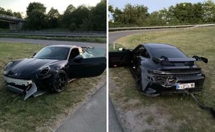 Luksusowy samochód rozbity porzucony na polu. Policja szuka kierowcy