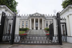 Politycy związani z Braunem na przyjęciu w ambasadzie Rosji