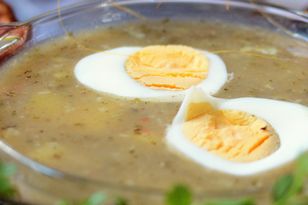 Tę zupę nasi dziadkowie jadali w Wielki Piąteki Wielką Sobotę. Dziś zapomniana, a zdrowa i dobra dla jelit