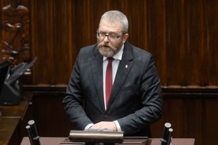 Nowy sondaż. Lewica za burtą, Malarz rośnie w siłę