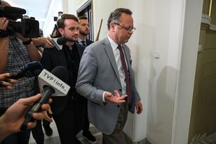 Wiceminister Szejna ma kłopoty. Jest na przymusowym urlopie