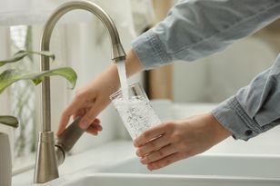 Czemu kranówka smakuje inaczej w różnych dzielnicach? To mówi MPWiK