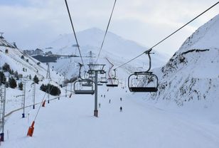 Polskie kurorty bez tłumów w ferie. Turyści wybierają Czechy