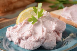 Grecy podają do pieczywa zamiast masła. Ta pasta jest kremowa i pełna białka