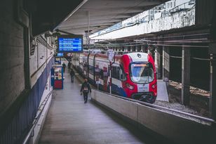Zderzenie pociągów w Warszawie. Ranni i wstrzymany ruch