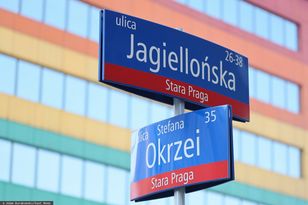 Atak na Pradze. Budynek urzędu skarbowego obrzucony kamieniami