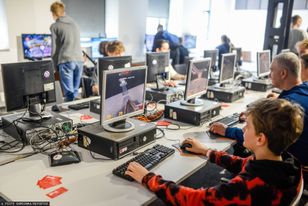 Dezinformacja w grach wideo: zagrożenia i mechanizmy