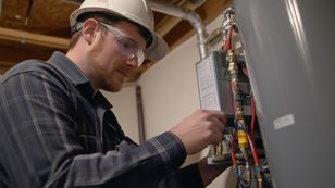 Za te prace biorą choćby 500 zł. Tyle zarabia "złota rączka"