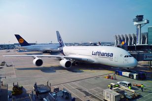 Lufthansa A380 lands short of runway at Munich, destroying approach lights