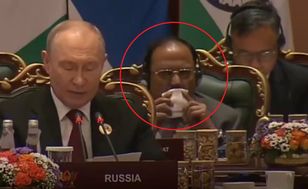 Putin przemawiał. Mężczyzna za plecami skradł show