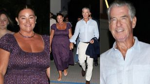 Wystrojony 73-letni Pierce Brosnan na RODZINNEJ KOLACYJCE z ŻONĄ, synem i jego dziewczyną. Fajna ekipa? (ZDJĘCIA)