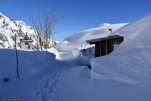 Schronisko w Dolnie Pięciu Stawów odcięte od świata. Są tam turyści
