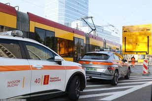 Tramwaj potrącił pieszego na pasach w Warszawie. Nie żyje